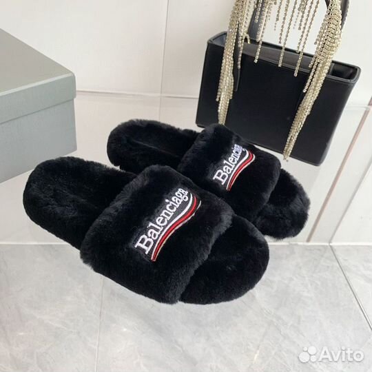 Меховые шлепки Balenciaga