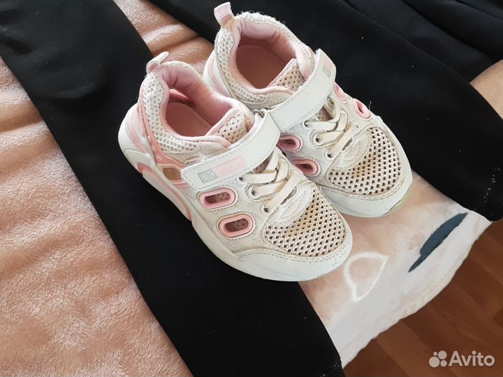 Школьные вещи и обувь