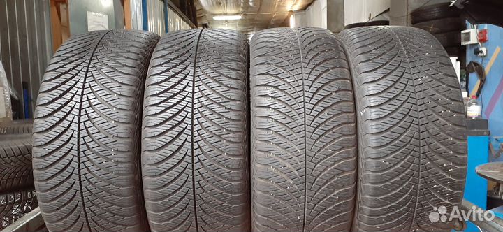 Goodyear Vector 4Seasons 225/45 R17