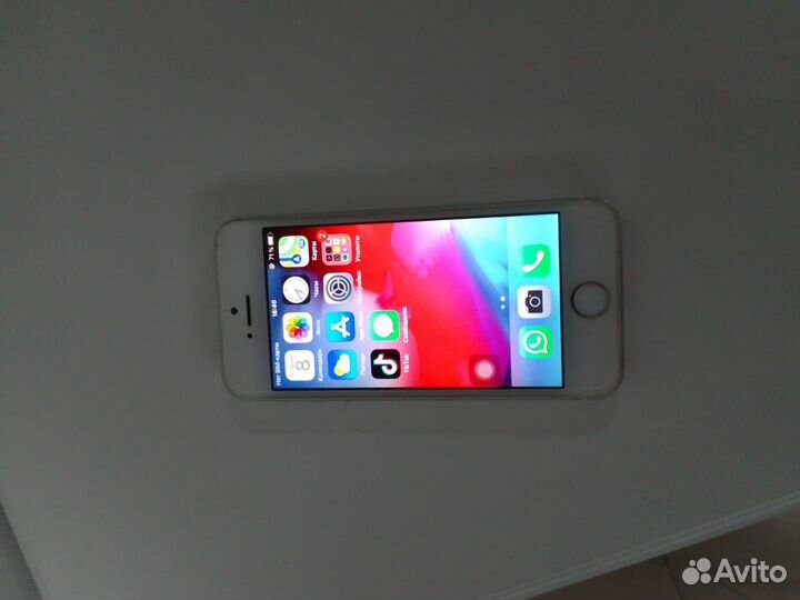Телефон iPhone 5s