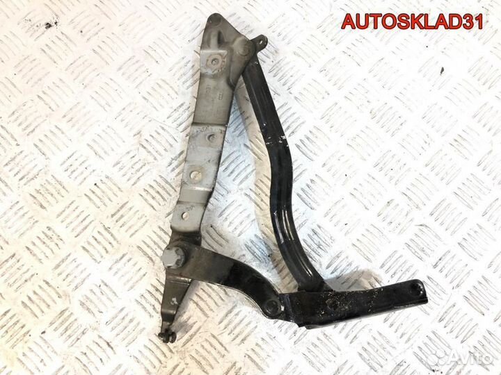 Петля крышки багажника правая Audi A8 4E0827300C