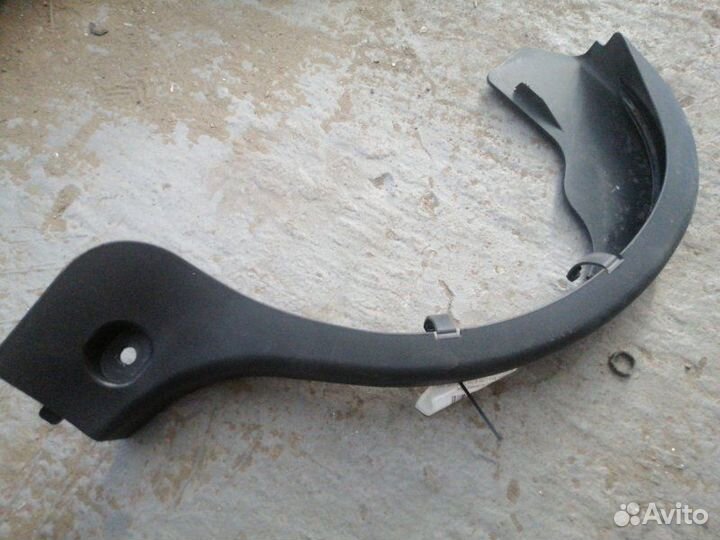 Накладка петли багажника правая Mercedes Benz C180