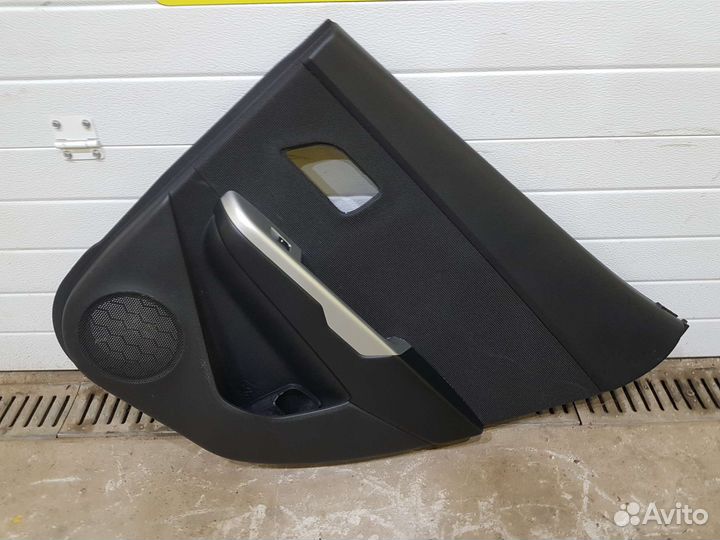 Обшивка двери задняя правая kia rio 3 хэтчбек