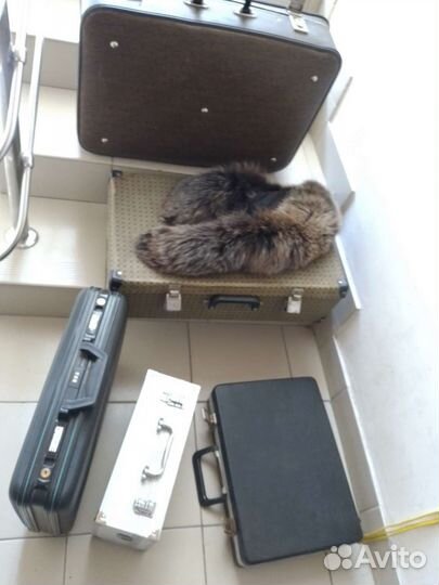 Чемодан на колесиках