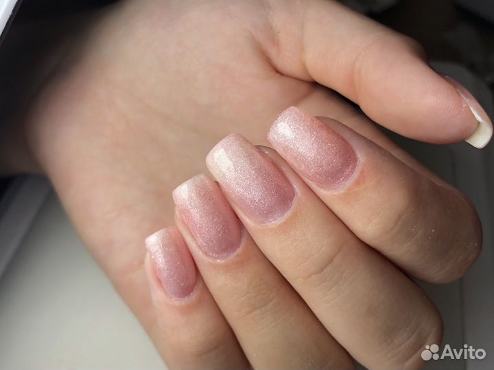 Модель на маникюр