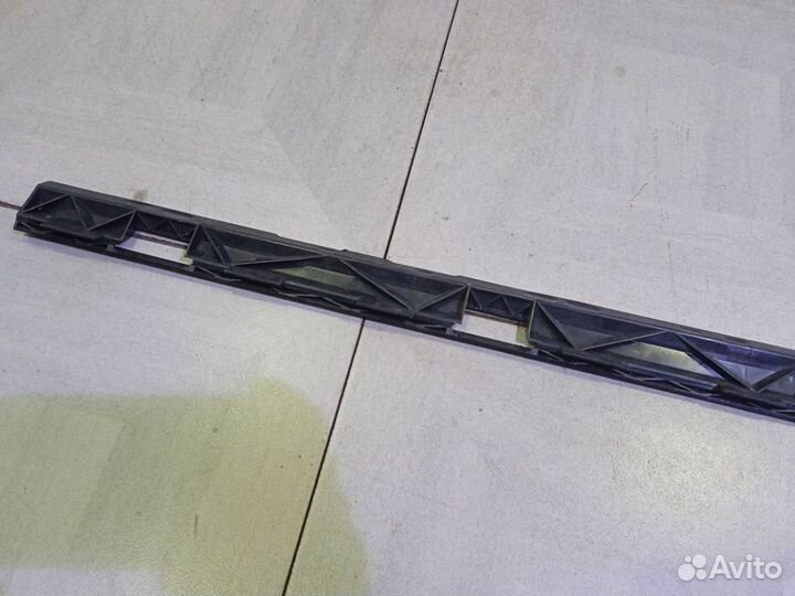 Кронштейн накладки порога