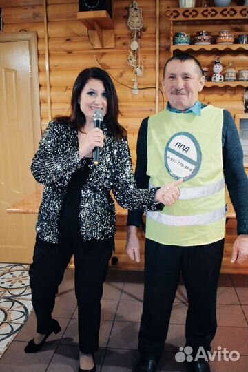 Ведущая на торжество