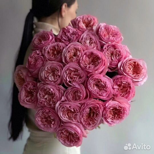 Букет цветов пионовидные розы