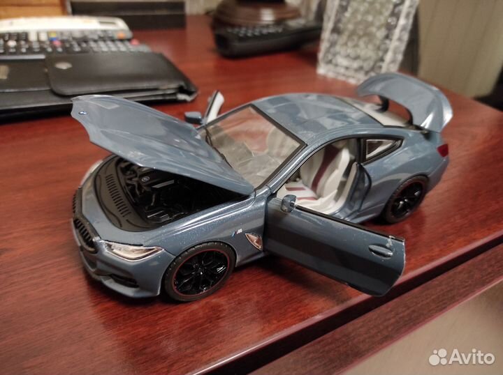 Модель BMW 8 серии, 1:24, металл