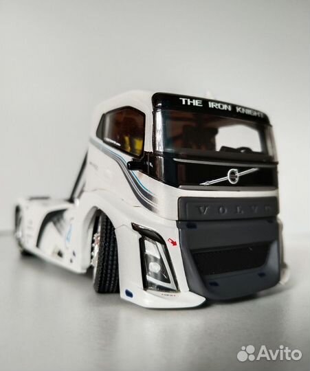 1/50 тягач Volvo Iron 1:50 гоночный редкий Tekno