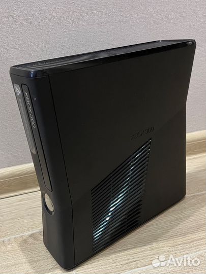 Xbox 360 с джойстиком