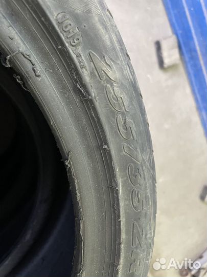 Pirelli P Zero 255/35 R19 и 285/30 R19 98Y