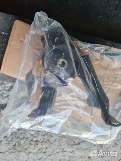 Подушка двигателя задняя Тойота Королла