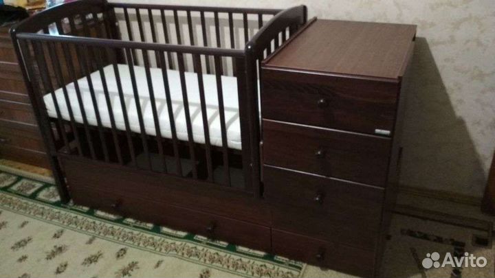 Детская кроватка с пеленальным комодом