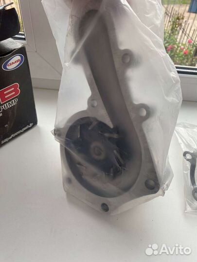 Водяной насос в сборе на Тойоту Ланд Круизер 100