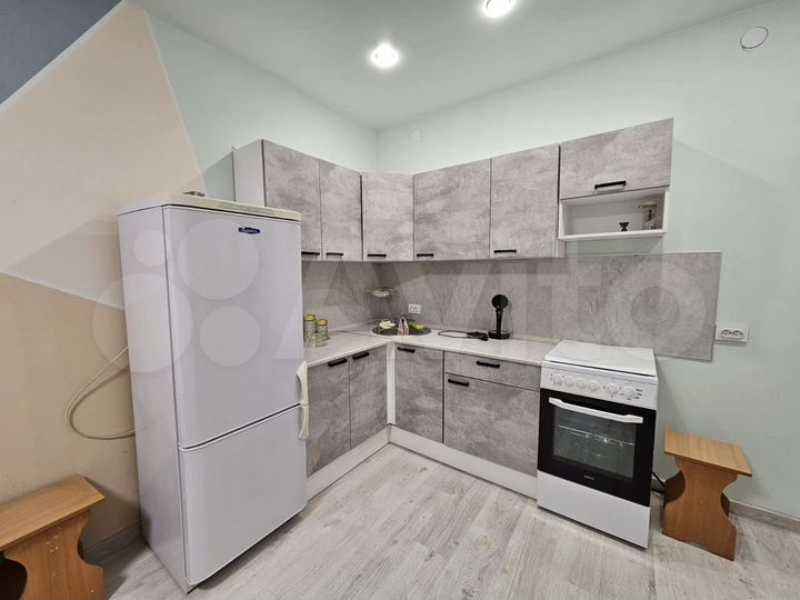 2-к. квартира, 42 м², 1/3 эт.