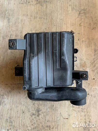 Корпус воздушного фильтра Suzuki Escudo TL52W J20A