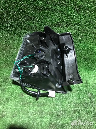 Фонарь задний правый Mitsubishi Outlander CW5W