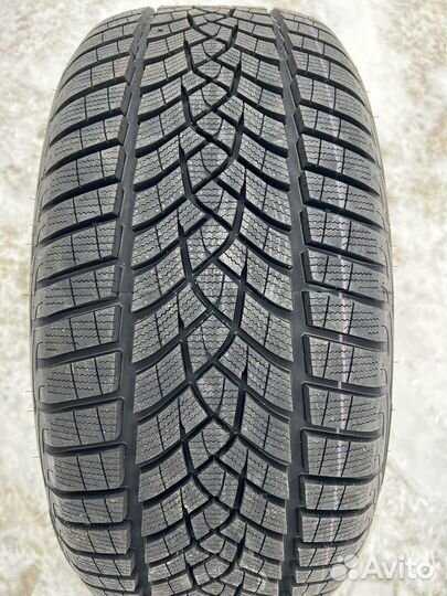 Goodyear UltraGrip Performance+ 255/45 R19 104V
