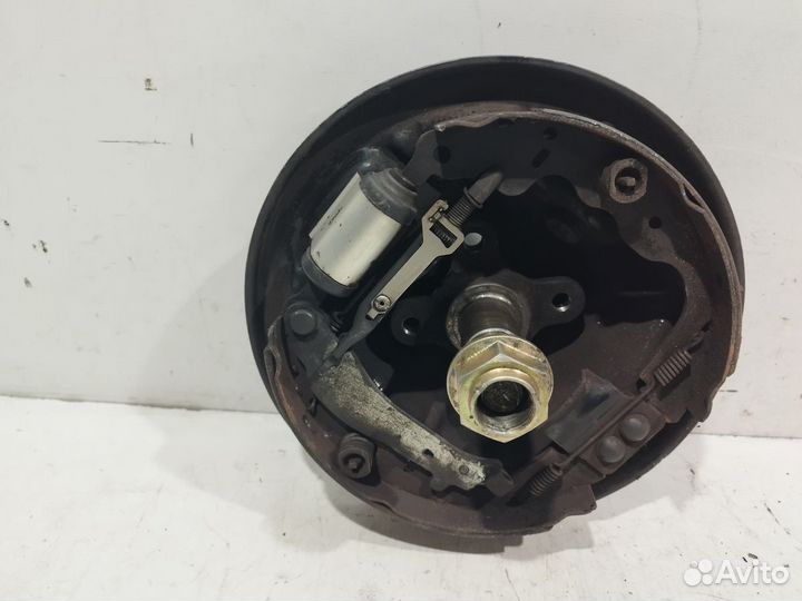 Щит опорный задний правый Ниссан Альмера Г15