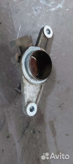 Крепление двигателя на Mitsubishi 4G93