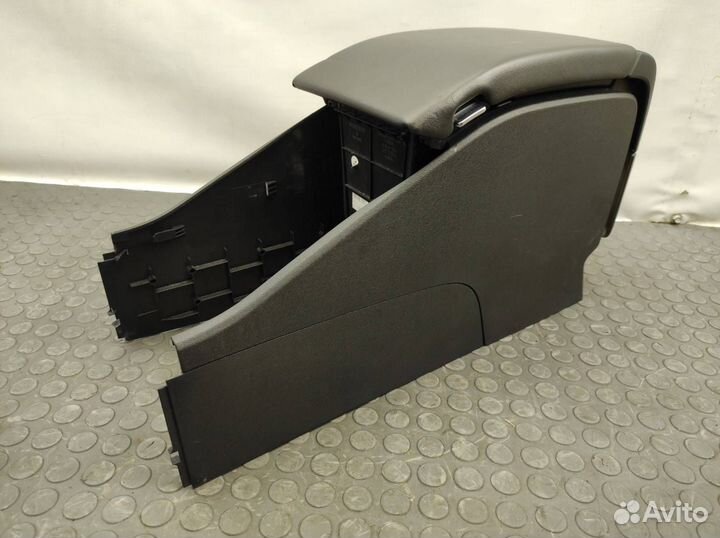 Подлокотник передний Volvo Xc70 BZ B6324S 3.2 2009