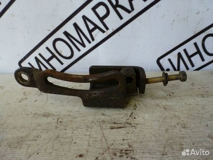 Кронштейн крепления генератора Митсубиси Ланцер 9