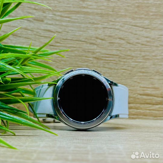 Смарт-часы Samsung Galaxy Watch 4 Classic 42mm