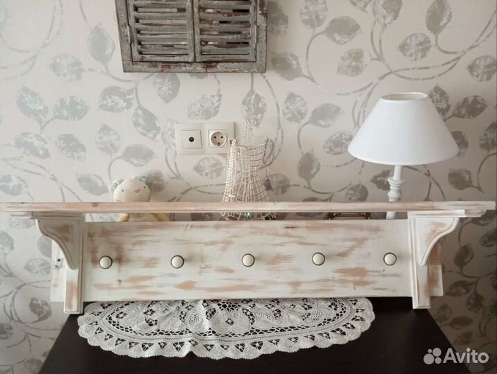 Полка деревянная в стиле