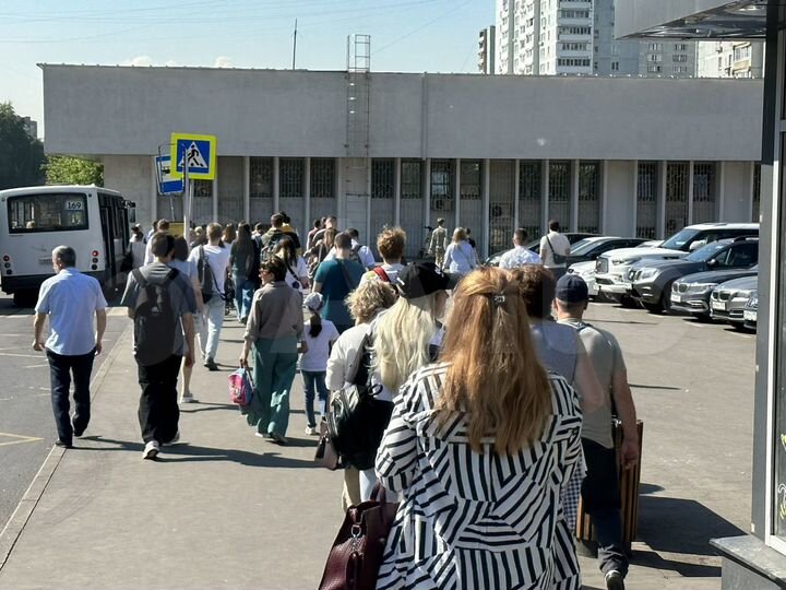 Помещение на авто вокзале у метро, большой трафик