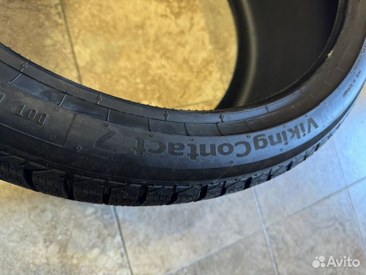 Continental ContiVikingContact 7 265/35 R21 и 295/30 R21