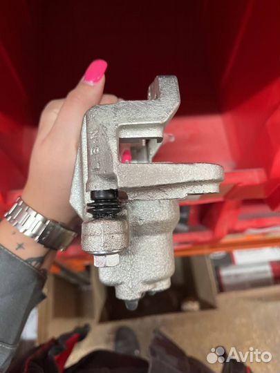 Суппорт тормозной задний левый T600 мех. Ручник