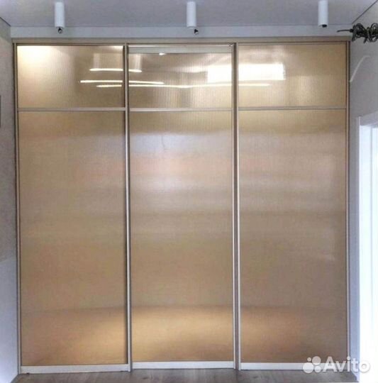 Стеклянная перегородка