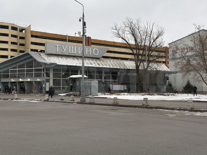 Доля в 3-к. квартире, 10 м², 1/9 эт.