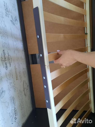 Детская кроватка с маятником с матрасом