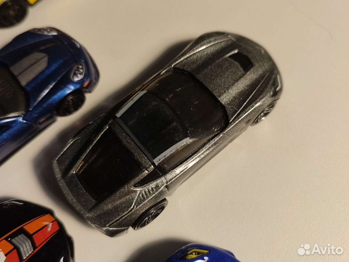 Hot Wheels 14 Corvette Stingray, 12 Corvette Z06
