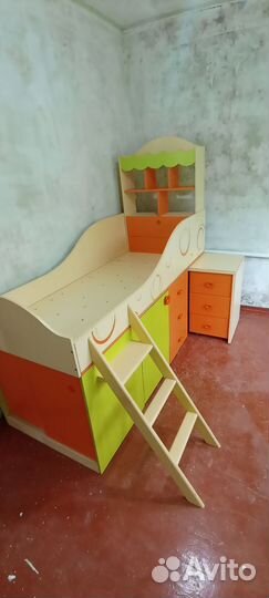 Детская кровать чердак со столом
