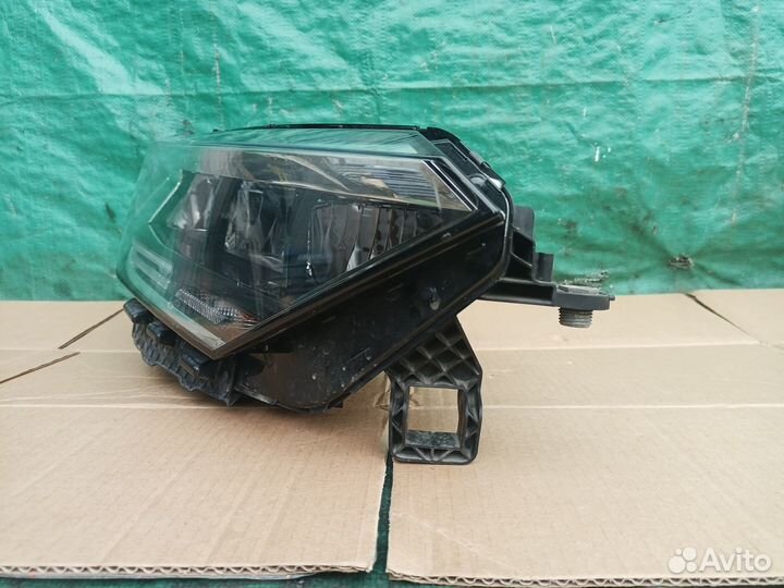 Фара правая с дефектом корпуса Vw Polo 2020+