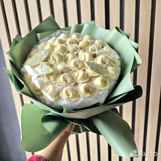 Букет из шоколадных пельменей