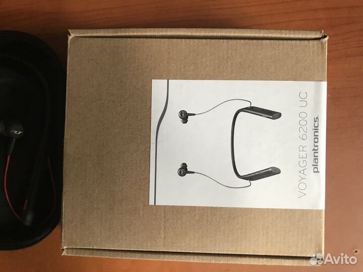 Беспроводная гарнитура Plantronics Voyager 6200 UC