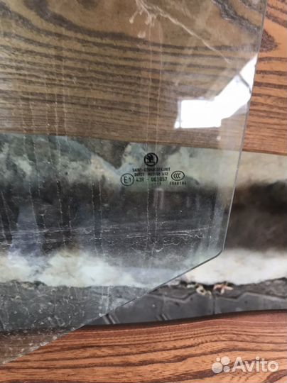 Заднее левое стекло на skoda fabia 2