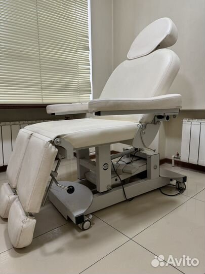 Кушетка косметологическая с электроприводом