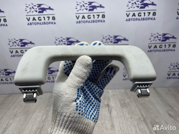 Ручка внутренняя потолочная передняя Skoda Superb