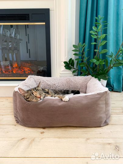 Лежанка для кошек и собак мелких и средних пород