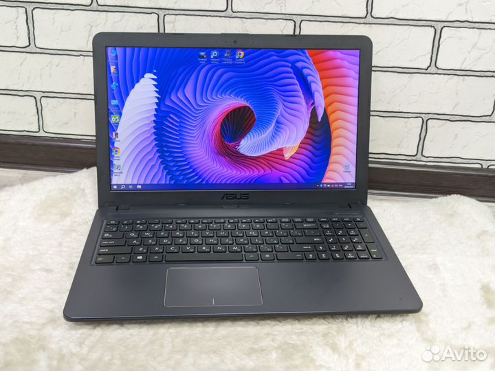 Asus / i3-7020U /MX110 /8GB DDR4 /SSD /FullHD