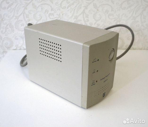 Стабилизатор напряжения Defender AVR Real 1000