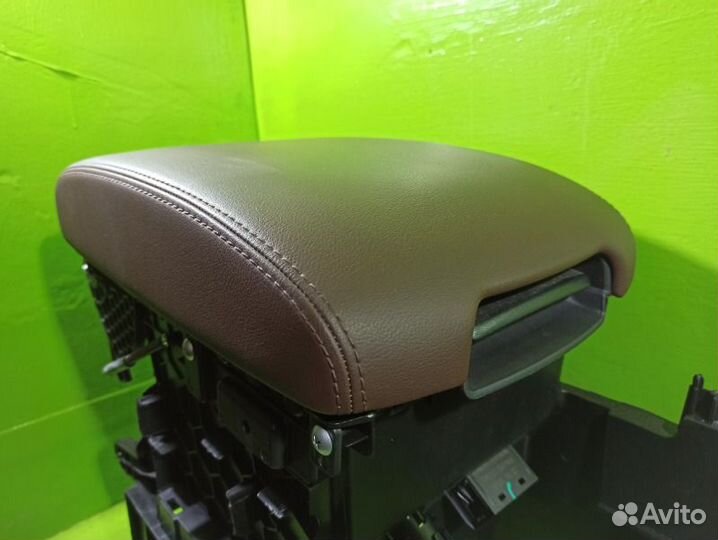 Центральная консоль с подлокотником Haval H9