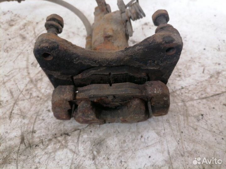 Суппорт тормозной задний левый Nissan Primera P11