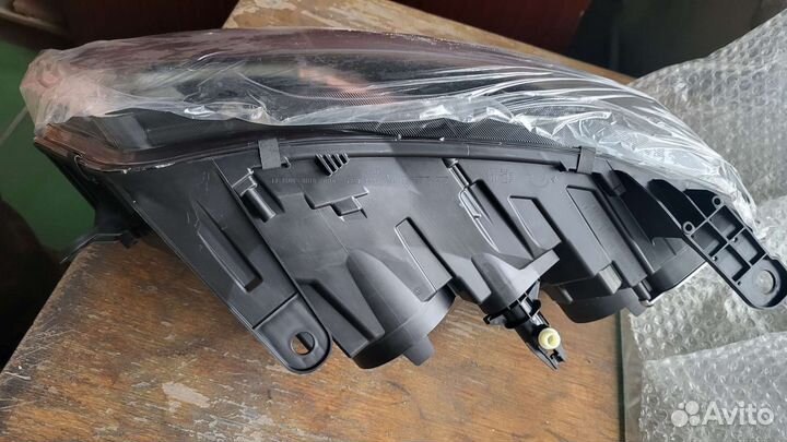 Фара правая Renault Duster c 2021г 260103537R