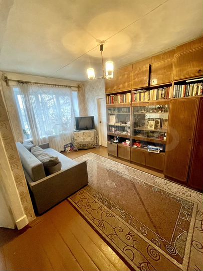 2-к. квартира, 42 м², 3/3 эт.